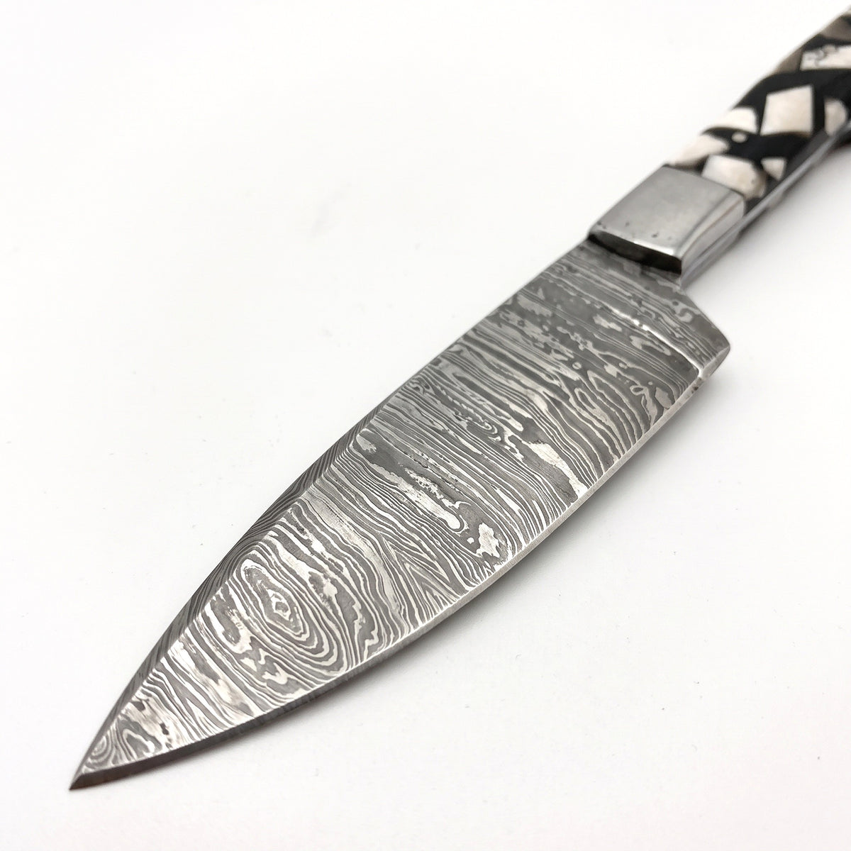 5-Piece Damascus Kitchen Knife Set | Resin, Damascus blade close-up
