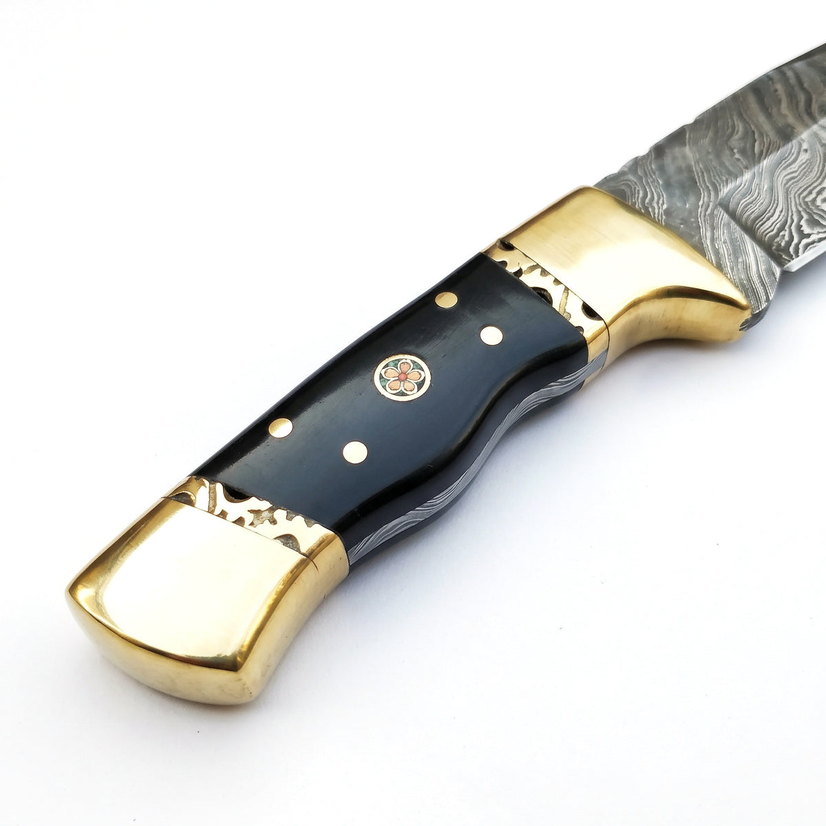 Ridgeback 8" Damascus Hunting Knife | Buffalo Horn & Brass, handle and fittings close-up